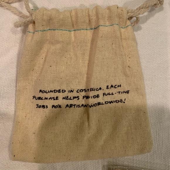 8 piece Pura Vida bundle - Picture 7 of 10